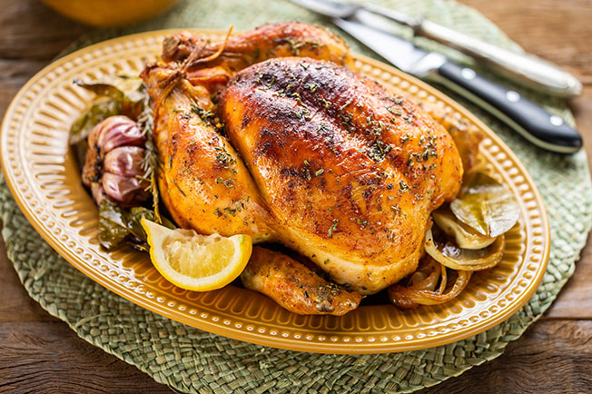 FRANGO ASSADO COM LIMÃO-SICILIANO E ERVAS